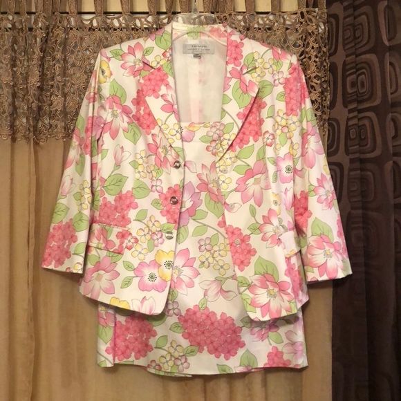 Beautiful TAHARI suit - Picture 1 of 8